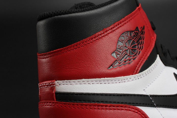 AIR JORDAN 1 High OG “Black Toe” white/ black-varsity red mens 555088-125