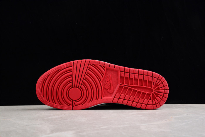 Air Jordan 1 Bred Patent Leather 555088-063